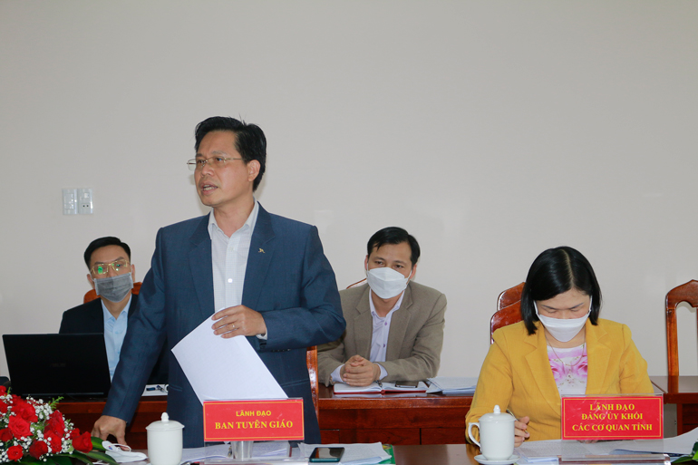 Đại diện lãnh đạo các sở, ban, ngành trao đổi tại buổi làm việc