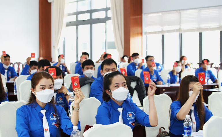 Đại hội biểu quyết thông qua nghị quyết tại Đại hội