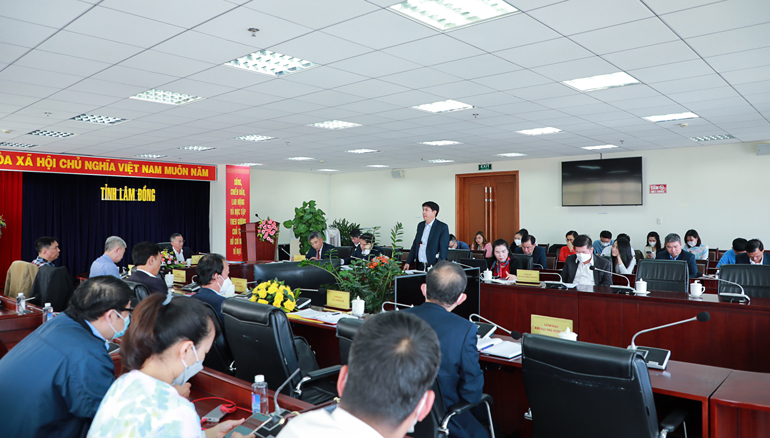 Quang cảnh buổi làm việc