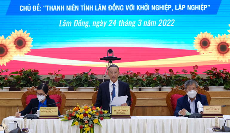Các đồng chí chủ trì hội nghị