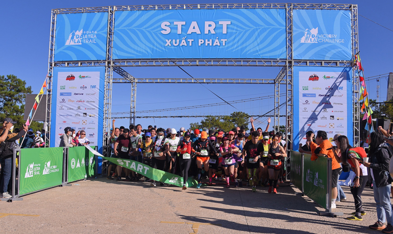 Hơn 3.000 VĐV hoàn thành 3 cự ly thi đấu đầu tiên tại Giải Siêu Marathon Dalat Ultra Trail 2022