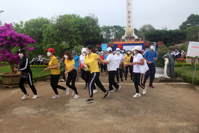 Đông đảo người dân Đức Trọng tham gia Ngày chạy Olympic Vì sức khỏe toàn dân năm 2022.