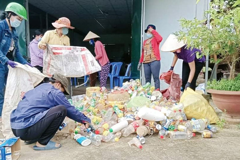 Phụ nữ Đạ Tẻh với những cách làm sáng tạo trong học tập và làm theo Bác