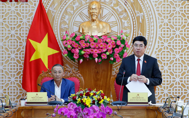 Phó Bí thư Thường trực Tỉnh ủy Trần Đình Văn phát biểu chỉ đạo tại hội nghị