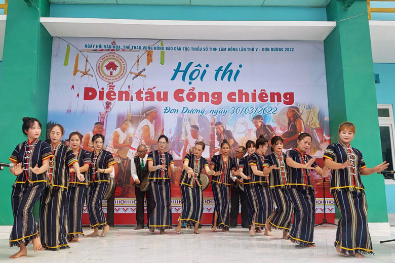 Hội thi diễn tấu cồng chiêng tạo nên dấu ấn mạnh mẽ cho ngày hội 