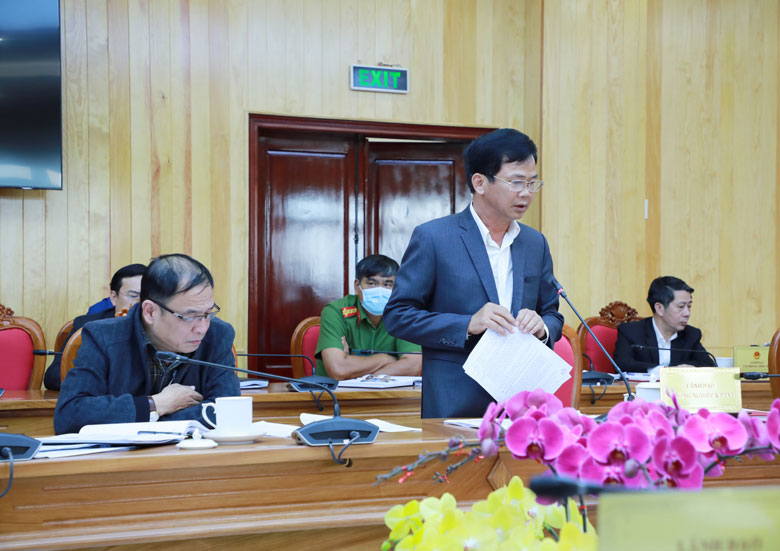 Giám đốc Sở Nông nghiệp Phát triển nông thôn trình bày một số kiến nghị về công tác quản lý, bảo vệ rừng