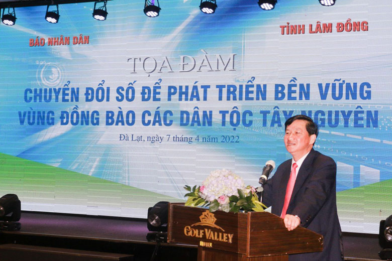 Đồng chí Trần Đức Quận - Ủy viên Ban Chấp hành Trung ương Đảng, Bí thư Tỉnh ủy, Chủ tịch HĐND tỉnh phát biểu chào mừng