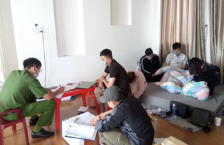 Đà Lạt: Bắt quả tang 6 du khách thuê villa để bay lắc