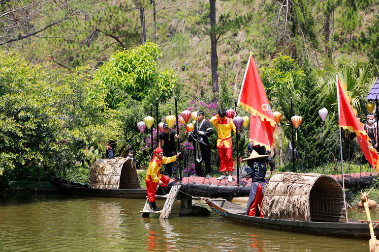 Hoạt cảnh ở Suối Ma
