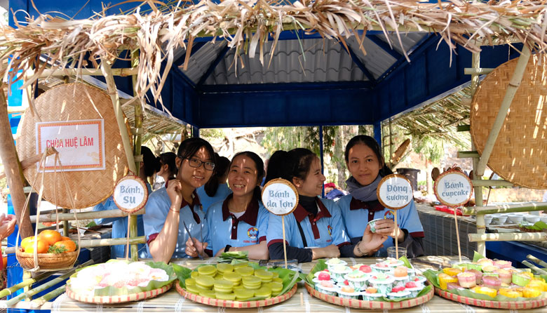 Không gian ẩm thực với các món ăn truyền thống hấp dẫn