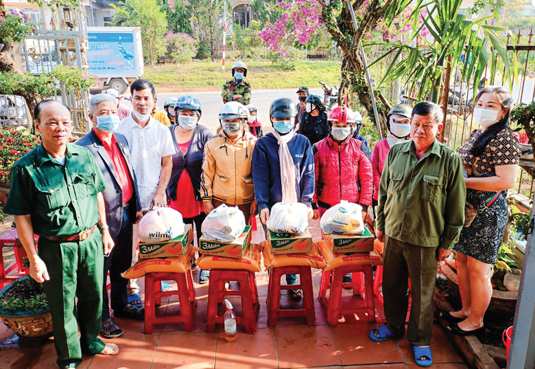 Bản lĩnh, nghĩa tình sinh từ gian khó