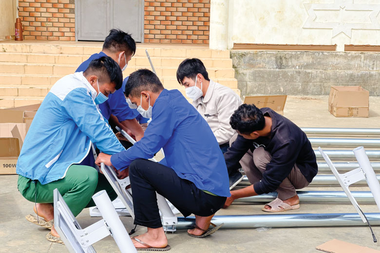 Đưa ánh sáng về buôn