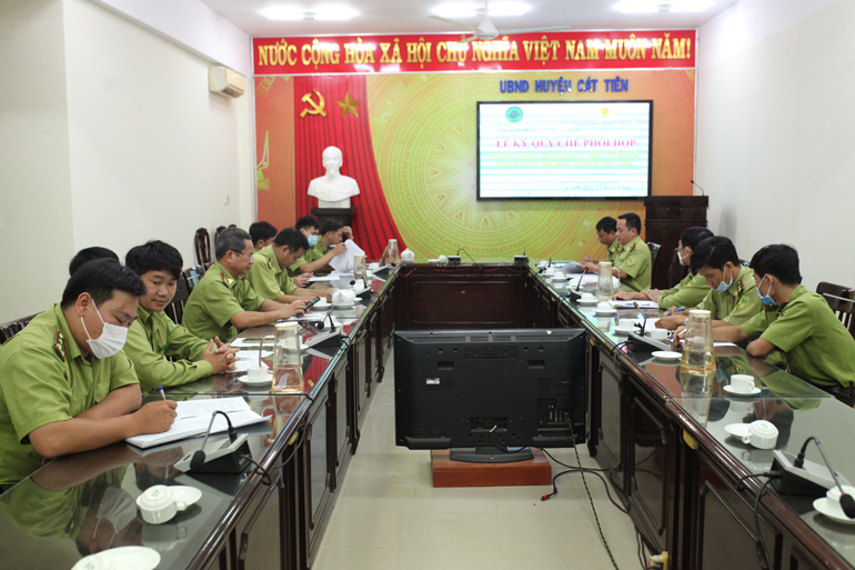 Cát Tiên: Ký kết quy chế phối hợp trong công tác quản lý, bảo vệ rừng