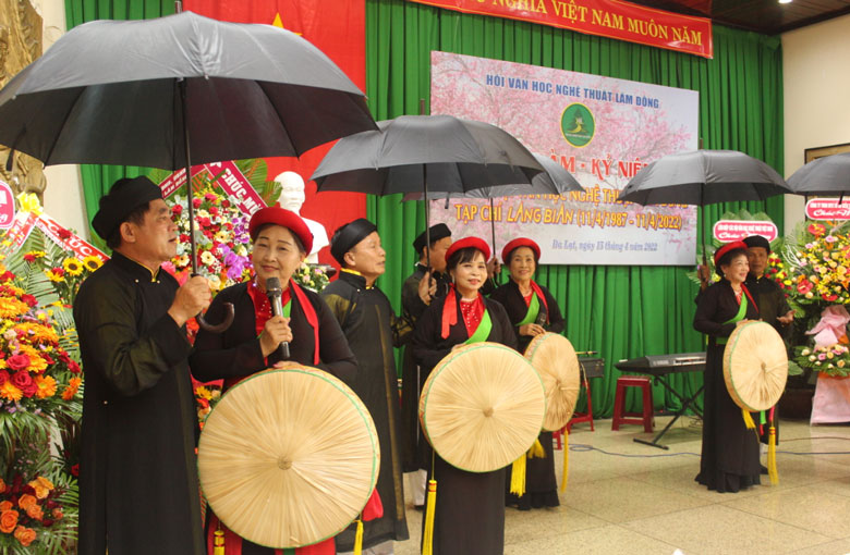 Trình diễn dân ca quan họ chào mừng
