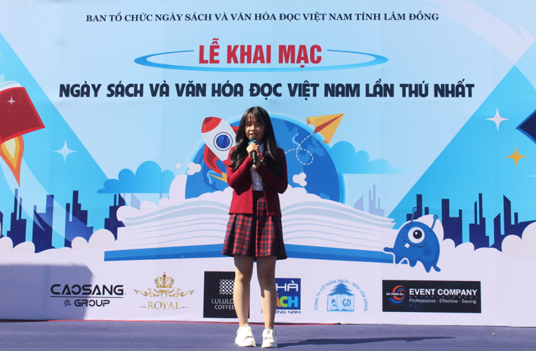 Em Bùi Hồ Ngọc Hân đoạt giải Nhất Đại sứ văn hóa đọc 2021 truyền cảm hứng đọc sách cho bạn đọc trẻ với tác phẩm Yêu những điều không hoàn hảo