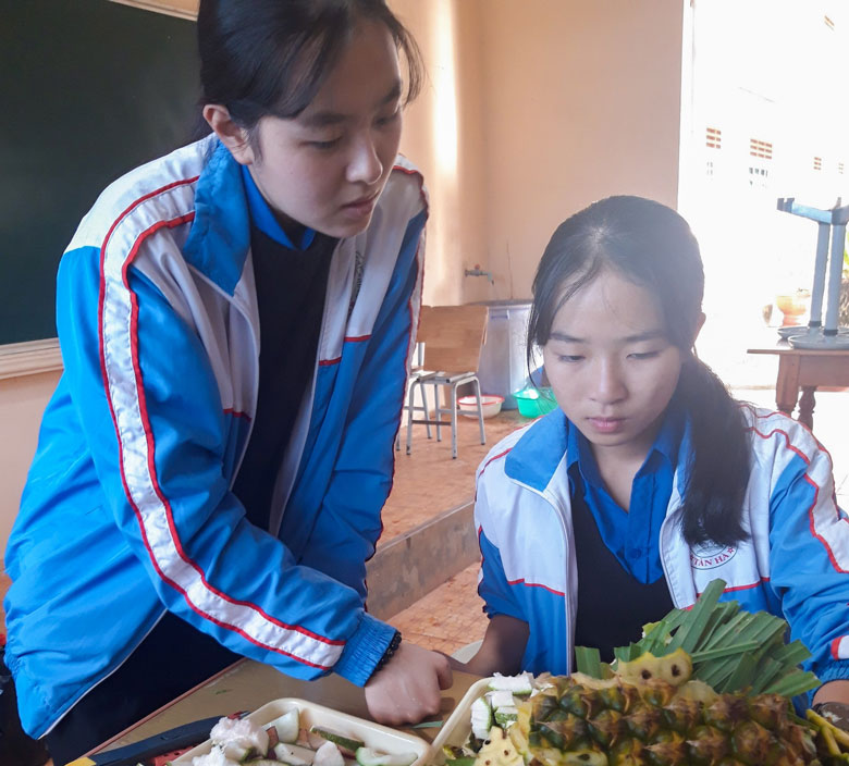 Sôi nổi phong trào sáng tạo khoa học, kỹ thuật ở ngôi trường vùng ven