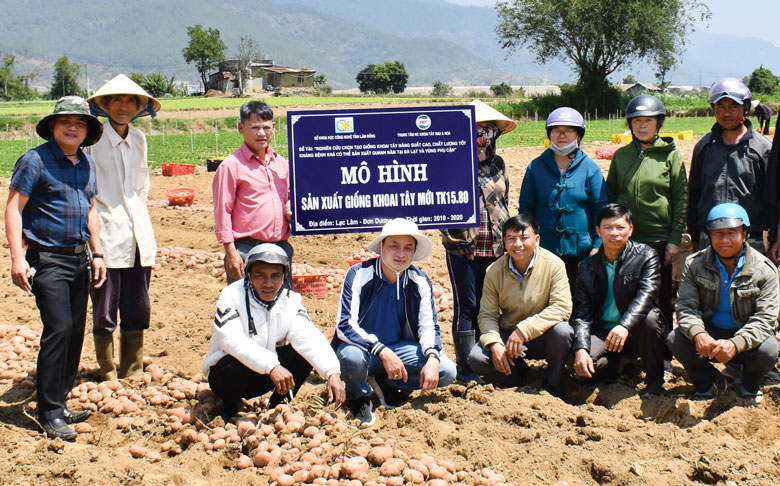 Khẳng định vai trò khoa học và công nghệ trong chuyển đổi cây trồng