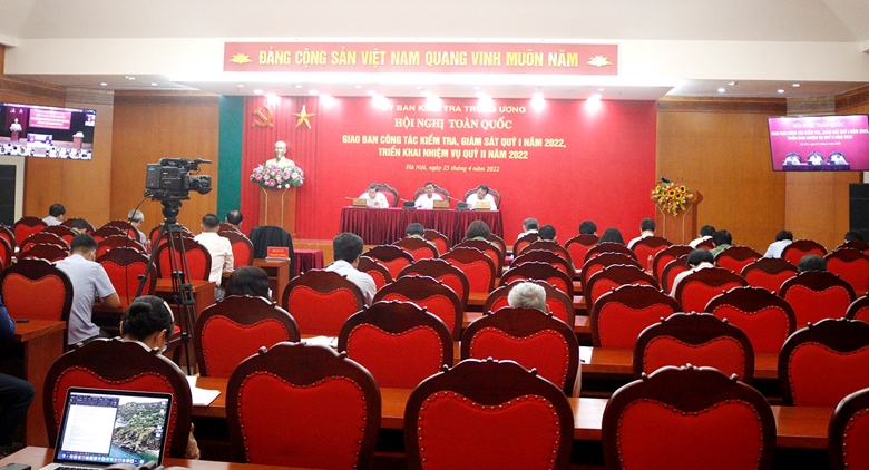 Thời gian qua, Ủy ban Kiểm tra Trung ương đã thành lập các đoàn kiểm tra dấu hiệu vi phạm tại Học viện Quân y, Bộ Khoa học Công nghệ, Bộ Y tế và 8 Ban cán sự Đảng ở các tỉnh, thành ủy; chỉ đạo 14 tỉnh ủy và 63 Ủy ban Kiểm tra tỉnh ủy, thành ủy thực hiện việc kiểm tra dấu hiệu vi phạm