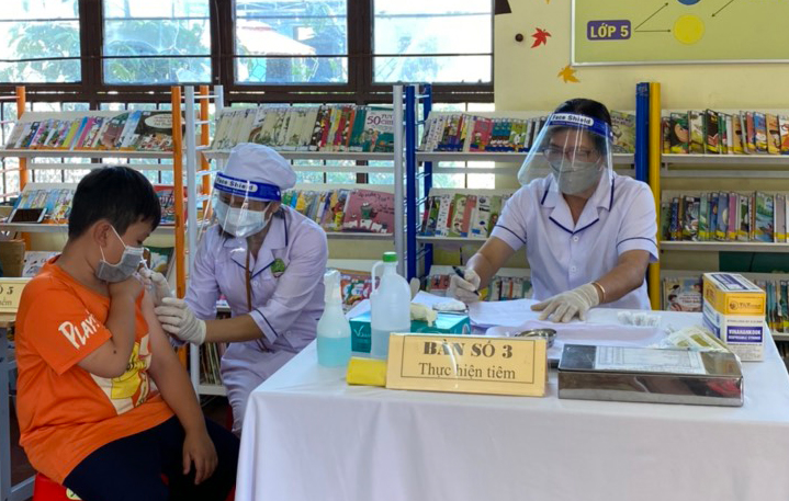 Di Linh: Ưu tiên vắc xin phòng Covid-19 cho trẻ lớp 5