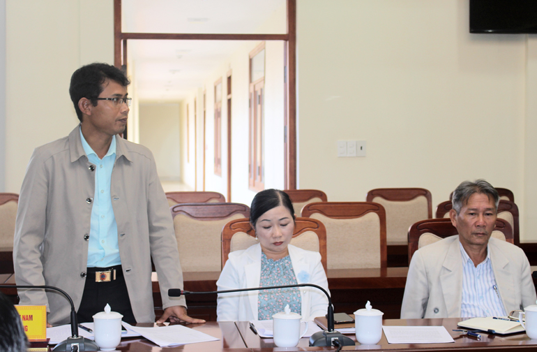 Các thành viên đoàn công tác phát biểu ý kiến 