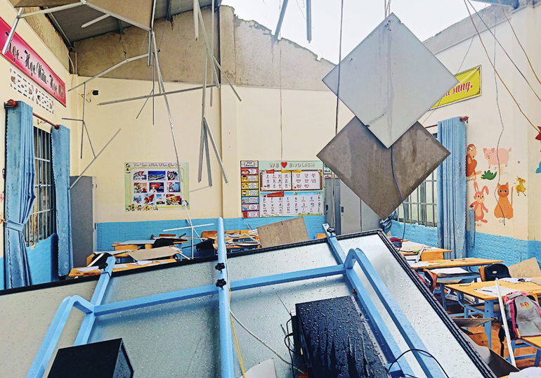 Bảo Lâm: Lốc xoáy tốc mái trường học, 3 học sinh bị thương