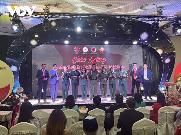 47 năm thống nhất đất nước: Sâu lắng chương trình nghệ thuật tại Séc