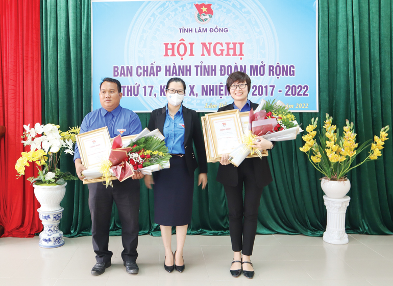 Luôn tự hào là người cán bộ Đoàn