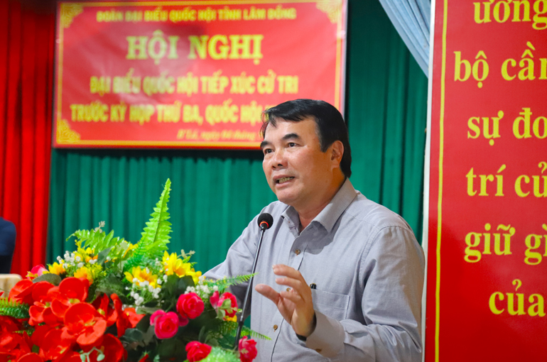 Ông Phạm S – Phó Chủ tịch UBND tỉnh Lâm Đồng tiếp thu, giải trình các ý kiến, kiến nghị của cử tri thuộc thẩm quyền