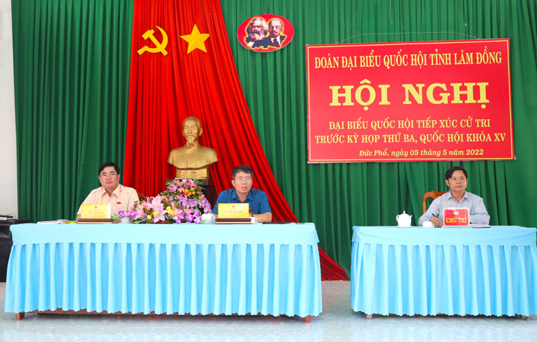 Đoàn ĐBQH Lâm Đồng tiếp xúc với cử tri huyện Cát Tiên