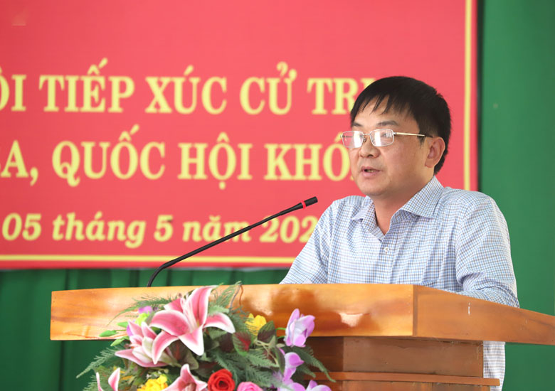 Ông Nguyễn Hoàng Phúc - Chủ tịch UBND huyện Cát Tiên tiếp thu, giải trình các ý kiến, kiến nghị của cử tri thuộc thẩm quyền