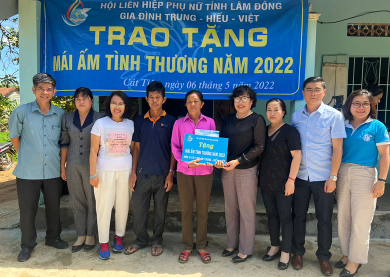Cát Tiên: Trao Mái ấm tình thương cho hội viên phụ nữ khó khăn