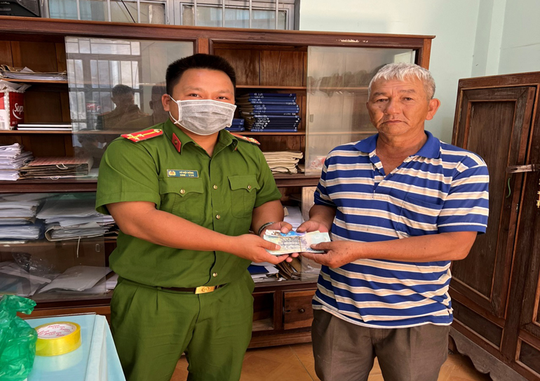Nhặt được của rơi trả lại cho người bị mất