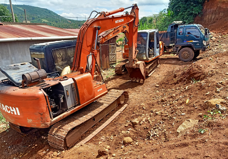 Bắt các đối tượng khai thác, cải tạo san gạt đất trái phép