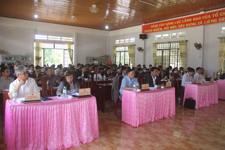 Đại biểu Quốc hội tiếp xúc cử tri tại Đam Rông
