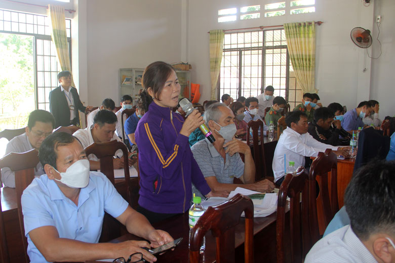 Cử tri phát biểu ý kiến, kiến nghị tại buổi tiếp xúc