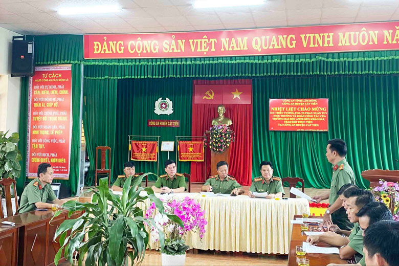 Trường Đại học An ninh Nhân dân thăm và làm việc tại huyện Cát Tiên