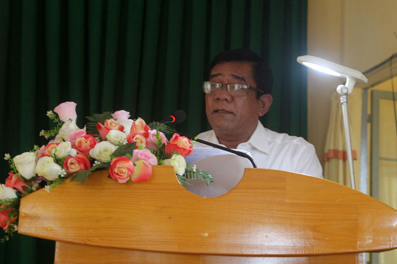 Ông K'Nhiễu thông tin đến cử tri địa phương dự kiến nội dung chủ yếu của Kỳ họp thứ 3, Quốc hội khóa XV; khái quát về tình hình kinh tế - xã hội Quý I năm 2022 của cả nước và 4 tháng đầu năm của tỉnh Lâm Đồng