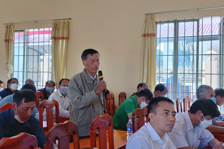 Cử tri phát biểu ý kiến, kiến nghị tại buổi tiếp xúc