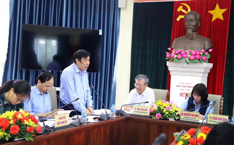 Các thành viên đoàn thanh tra phát biểu đóng góp ý kiến tại buổi làm việc