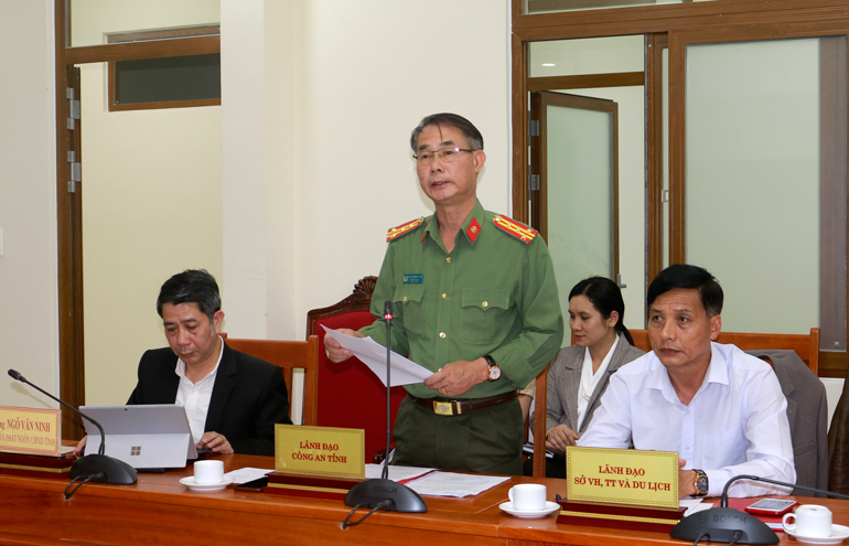 Đại diện các sở, ngành cung cấp thông tin cho báo chí tại hội nghị