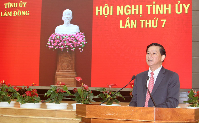 Đồng chí Trần Đức Quận - Ủy viên Ban Chấp hành Trung ương Đảng, Bí thư Tỉnh ủy, Chủ tịch HĐND tỉnh phát biểu khai mạc Hội nghị