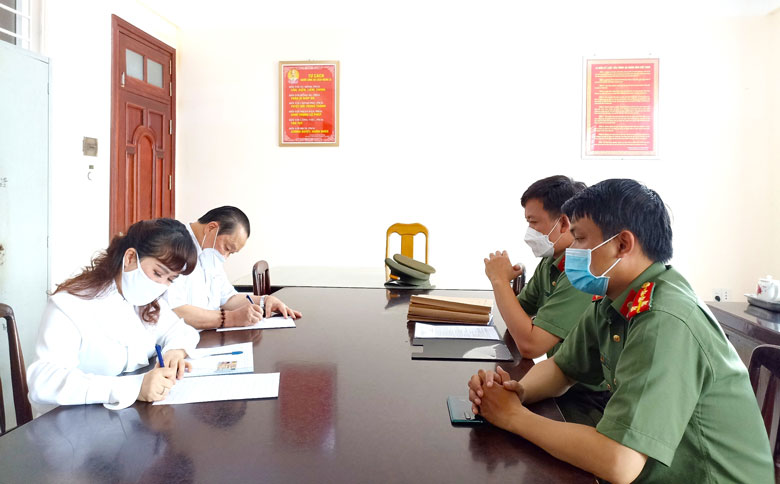 Đăng tải thông tin sai sự thật, 2 người điều hành nhóm ''trừ quỷ Bảo Lộc'' bị xử phạt 17,5 triệu đồng