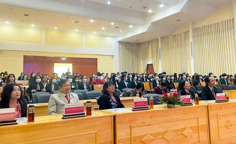 Hội thảo khoa học về đào tạo và chia sẻ kiến thức chuyên môn trong công tác phòng, điều trị Covid-19