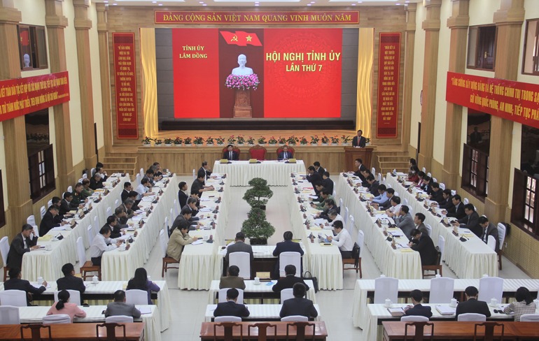 Toàn cảnh Hội nghị thảo luận tập trung tại hội trường