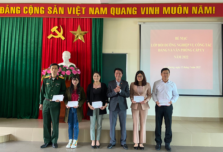Lạc Dương: Bồi dưỡng nghiệp vụ công tác Đảng và Văn phòng cấp ủy năm 2022