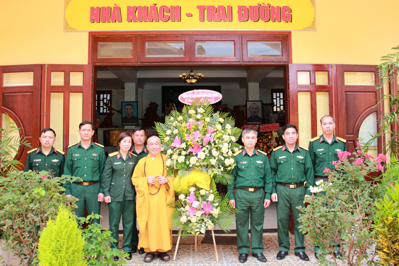 Đảng uỷ - Bộ CHQS tỉnh chúc mừng Đại lễ Phật đản Phật lịch 2566 năm 2022