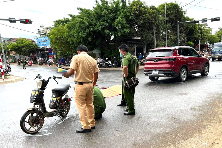 Đạ Tẻh: Điều tra, làm rõ vụ tai nạn giao thông liên hoàn khiến 1 học sinh tử vong