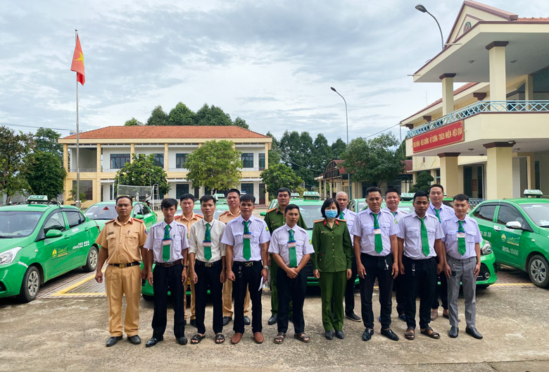 Đạ Tẻh: Ra mắt mô hình Lái xe taxi đảm bảo an toàn giao thông và phòng chống tội phạm
