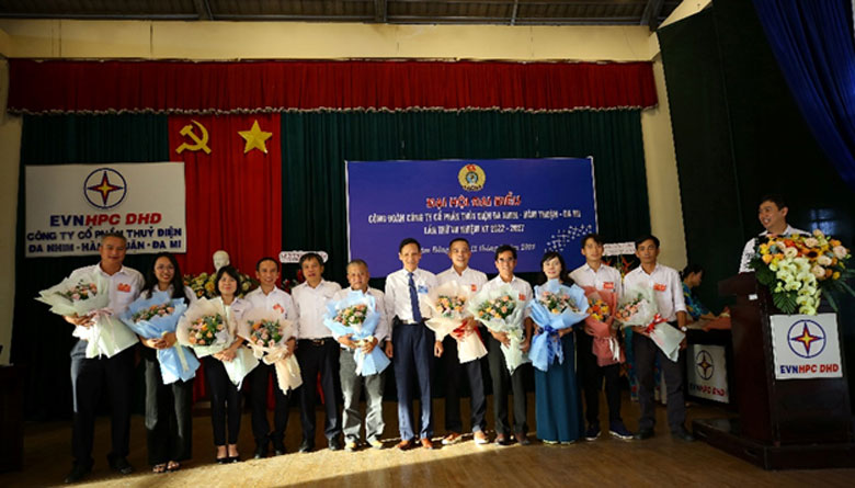 Ban Chấp hành Công đoàn nhiệm kỳ 2022 - 2027 ra mắt Đại hội
