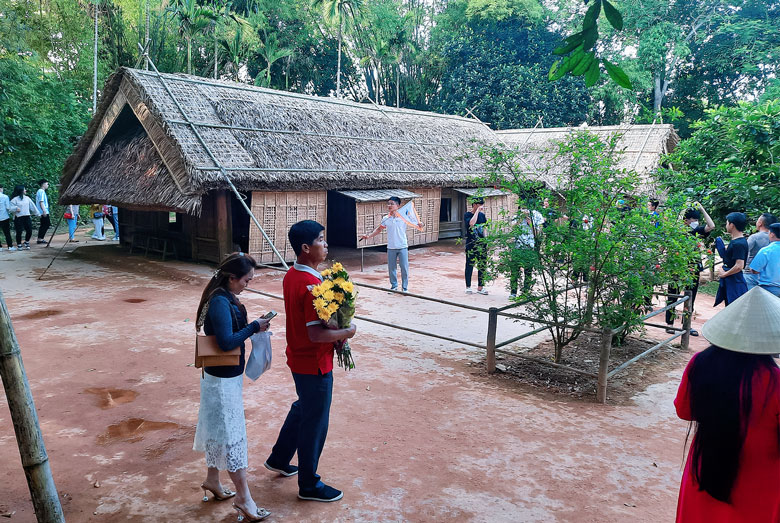 Tháng 5 về quê hương Bác Hồ